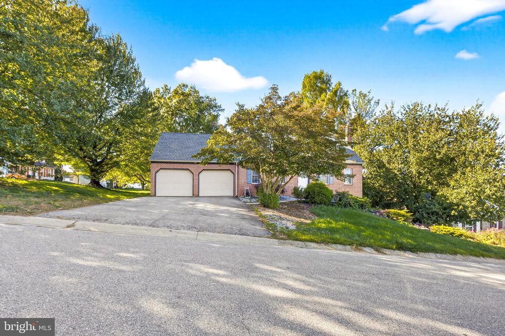 Photo of 710 Dustin Drive, LANCASTER, PA 17601 (MLS # PALA2078288)