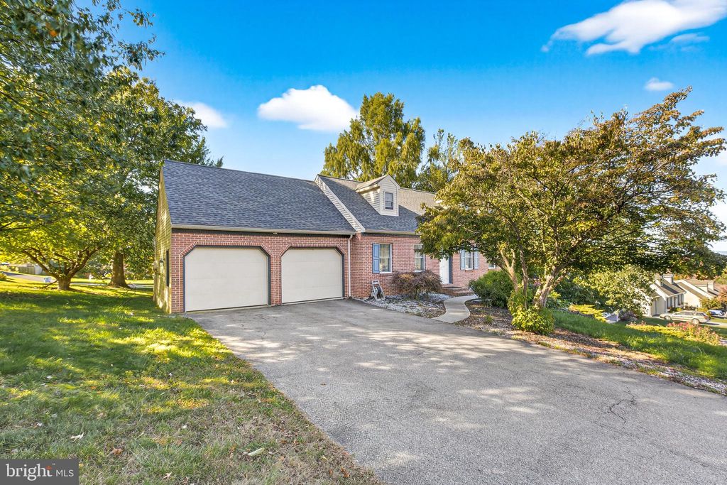 Photo of 710 Dustin Drive, LANCASTER, PA 17601 (MLS # PALA2078288)