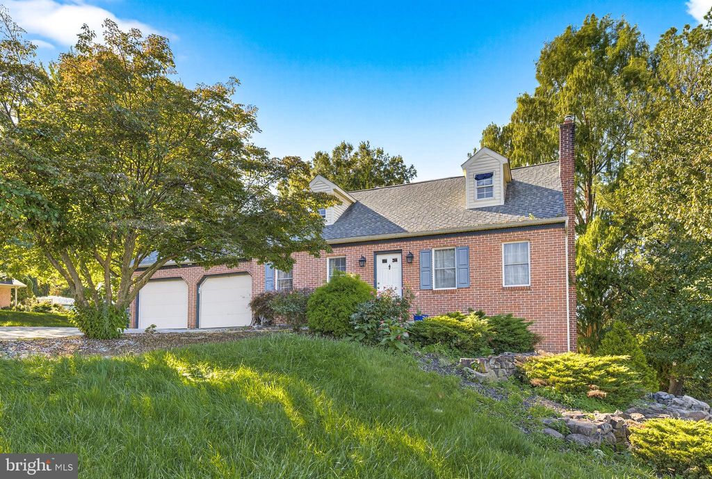 Photo of 710 Dustin Drive, LANCASTER, PA 17601 (MLS # PALA2078288)