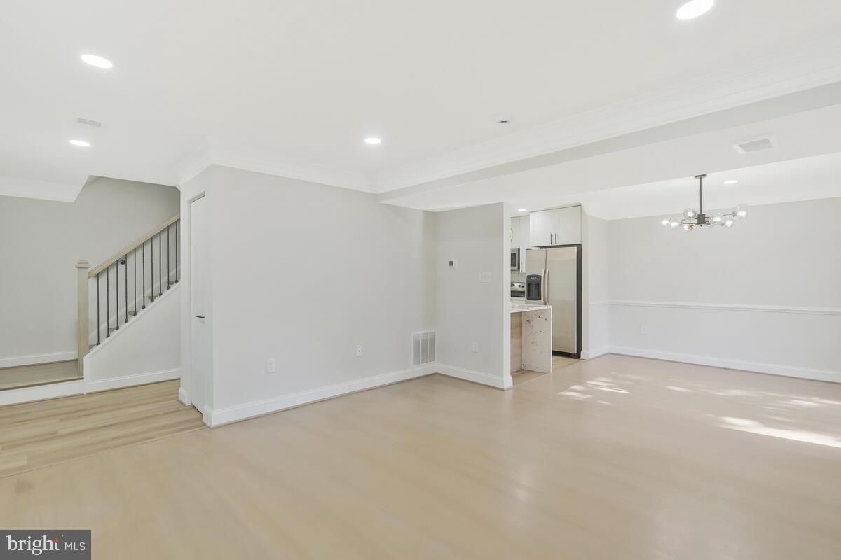 ST CHARLES BANNISTER - Residential