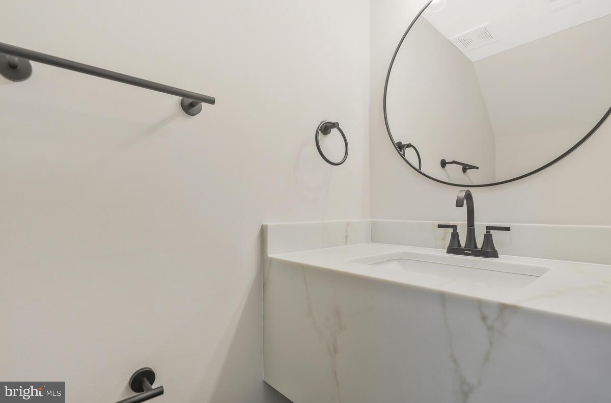 ST CHARLES BANNISTER - Residential