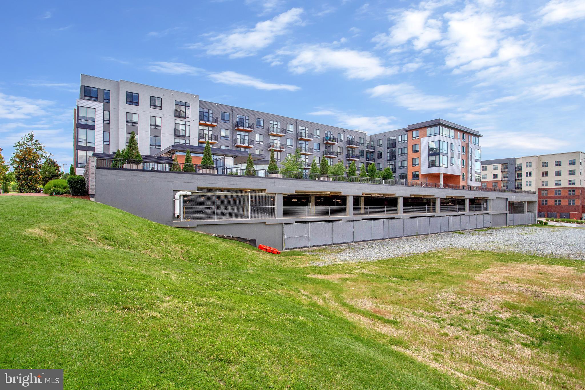 145 RIVERHAVEN DRIVE 557