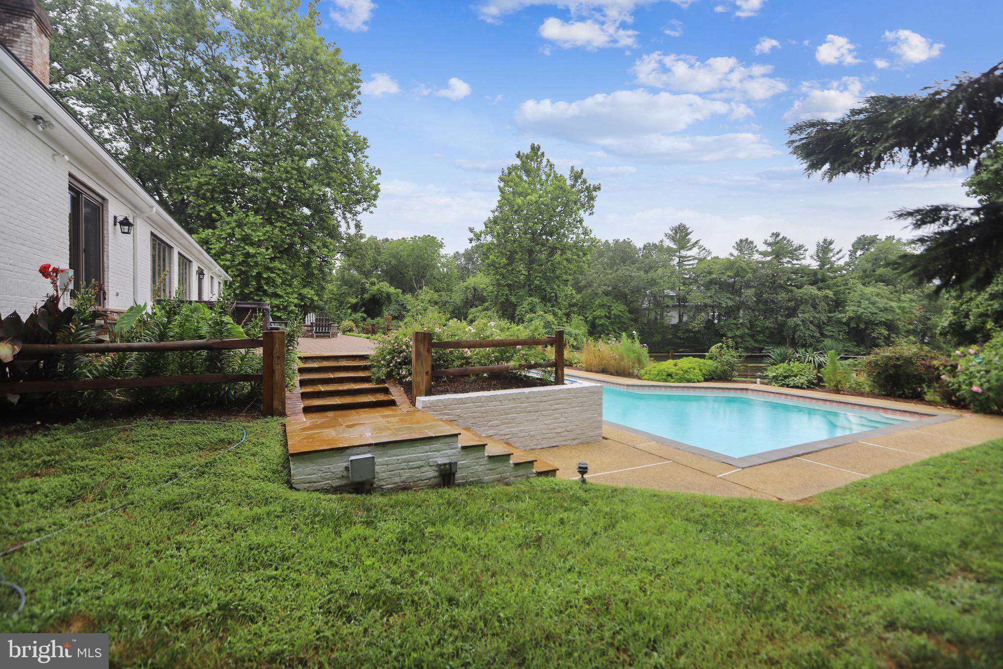 WILD ROSE SHORES - Residential