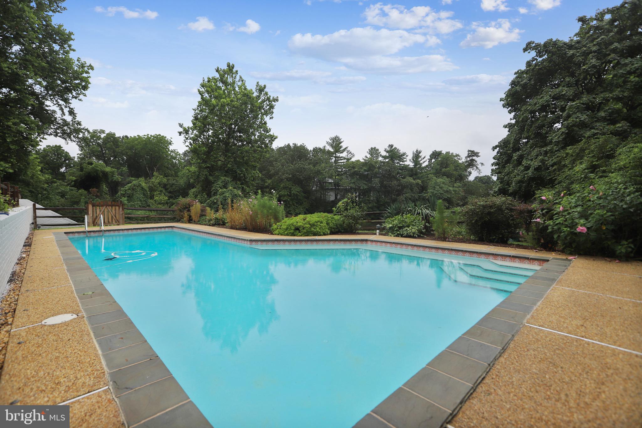 WILD ROSE SHORES - Residential