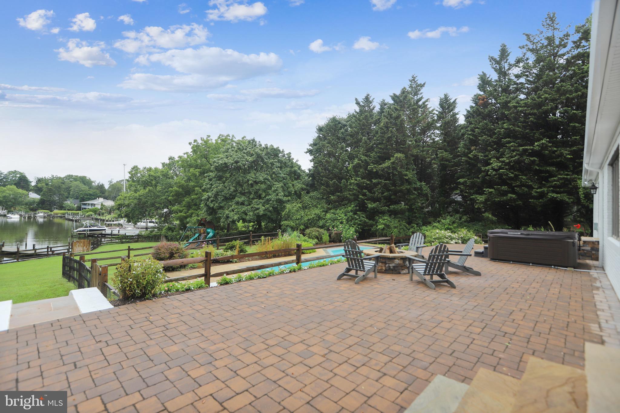 WILD ROSE SHORES - Residential