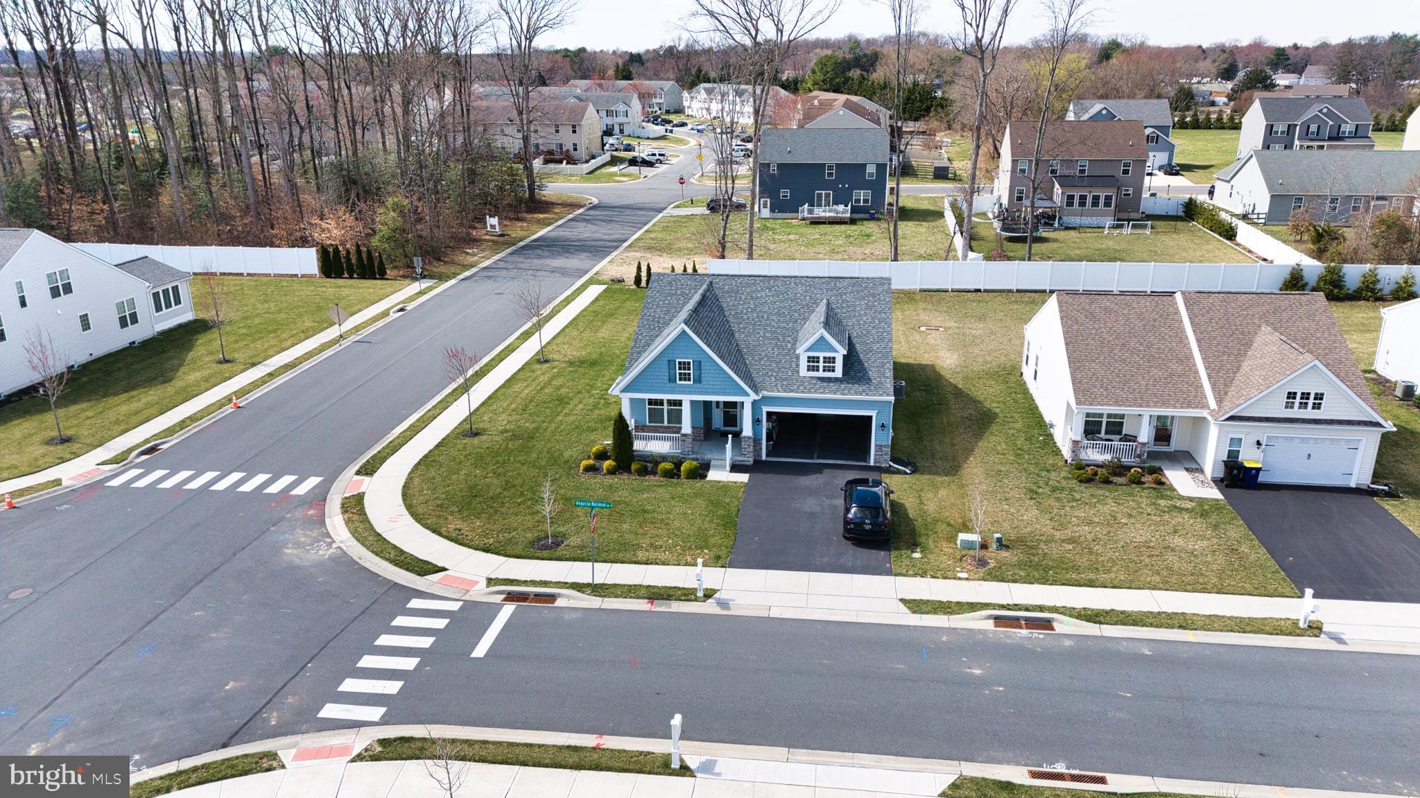 CHAMPIONS CLUB - Residential