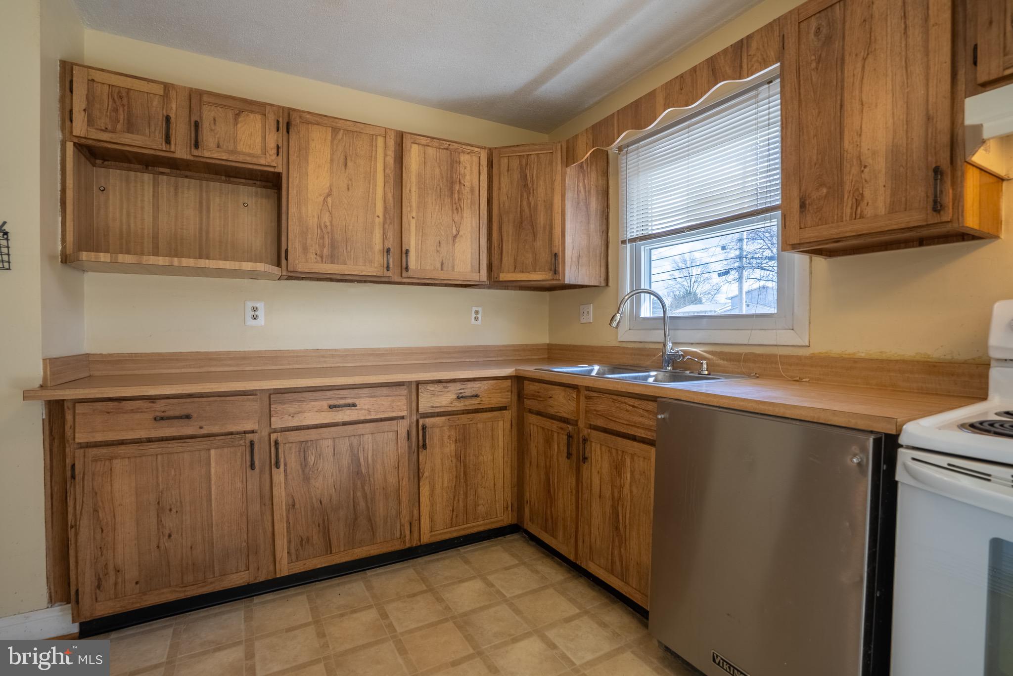 FOUR SEASONS ESTATES - Residential