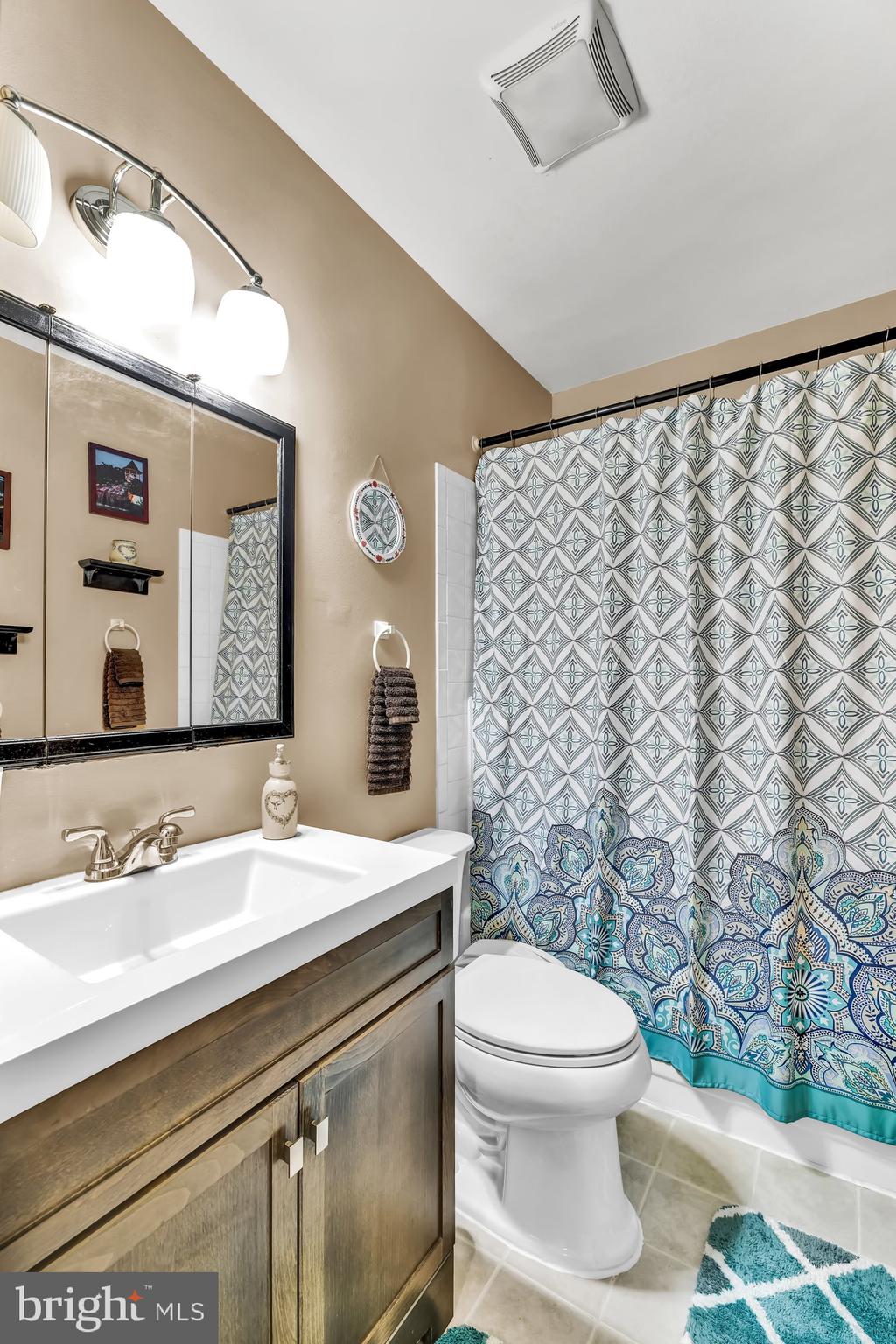 KINGS COURT - Residential