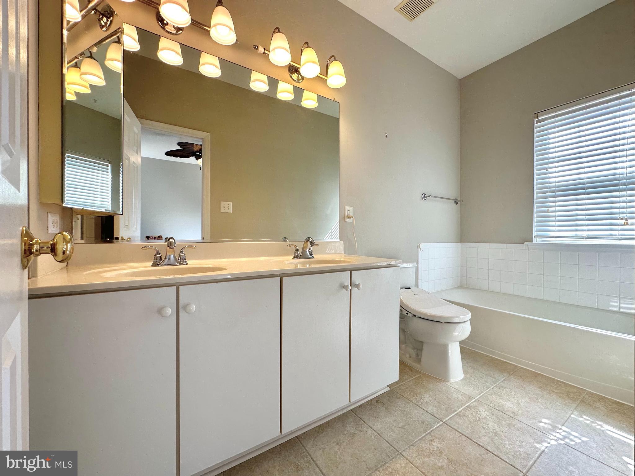 LAKELANDS - Residential Lease