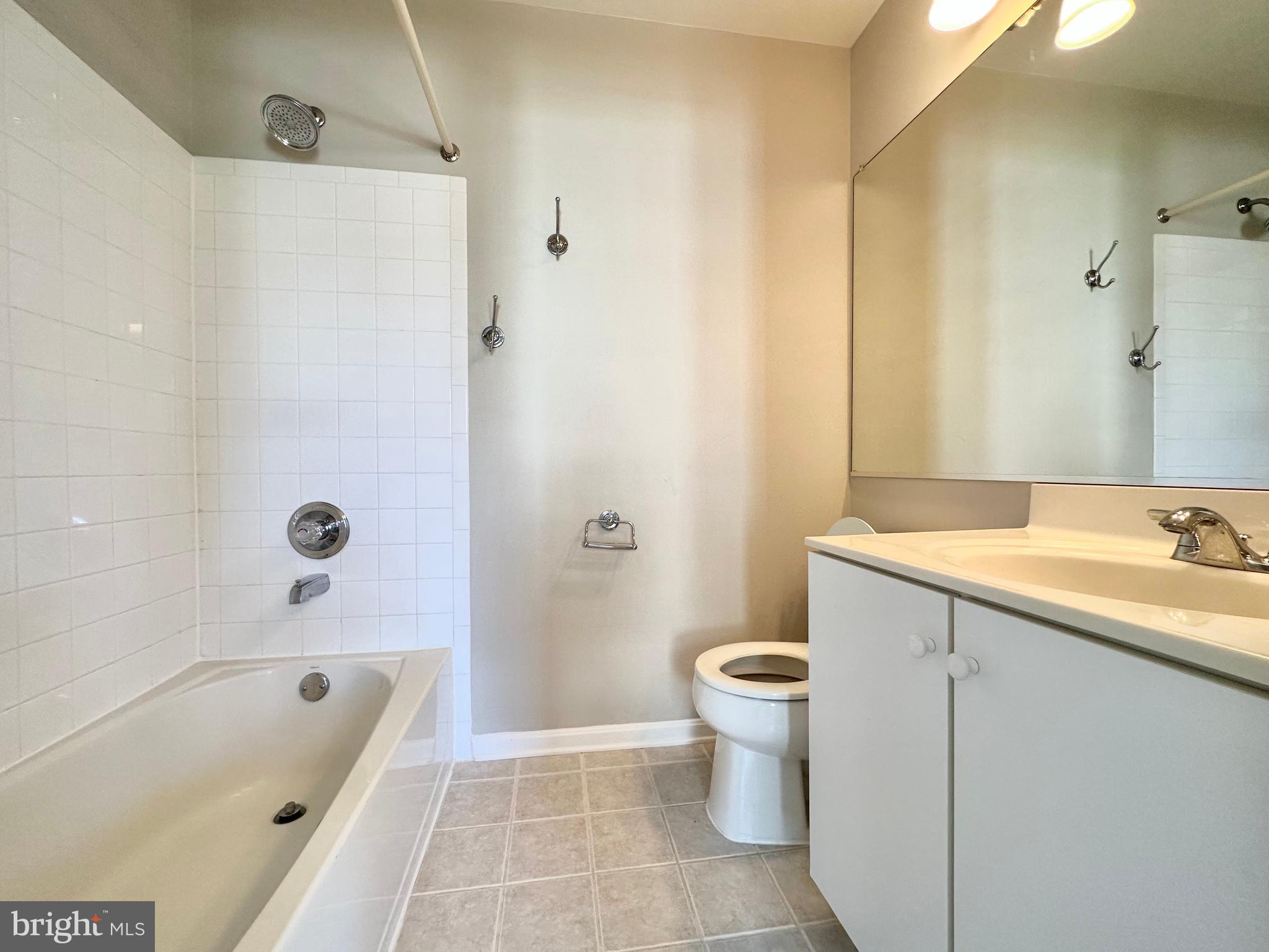 LAKELANDS - Residential Lease