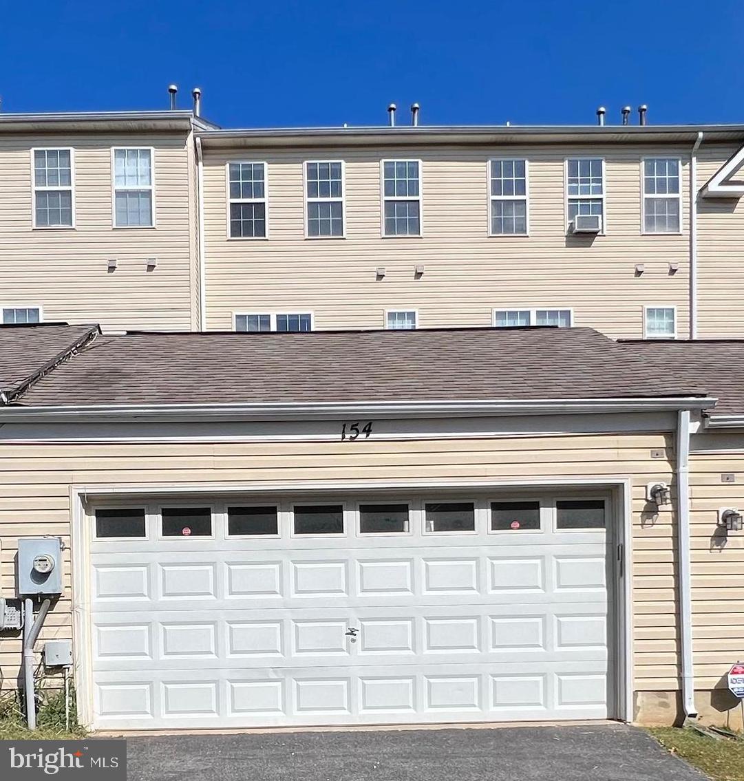 LAKELANDS - Residential Lease