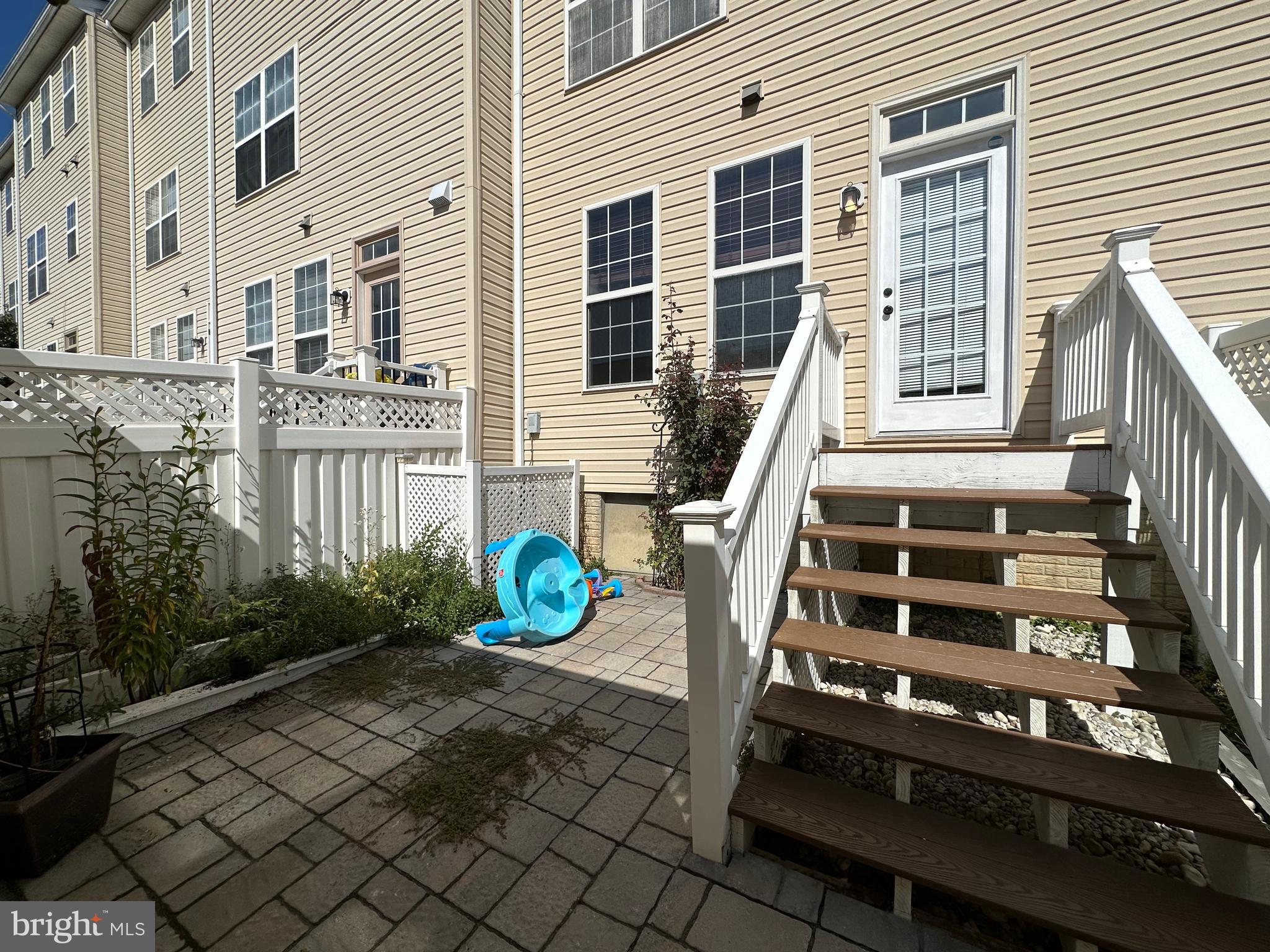 LAKELANDS - Residential Lease