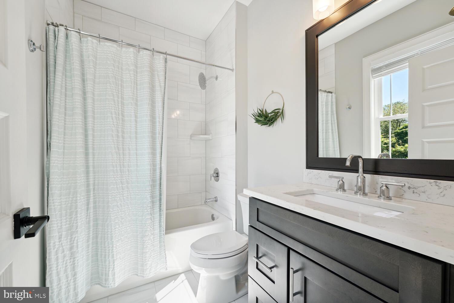 VIENNA WOODS - Residential