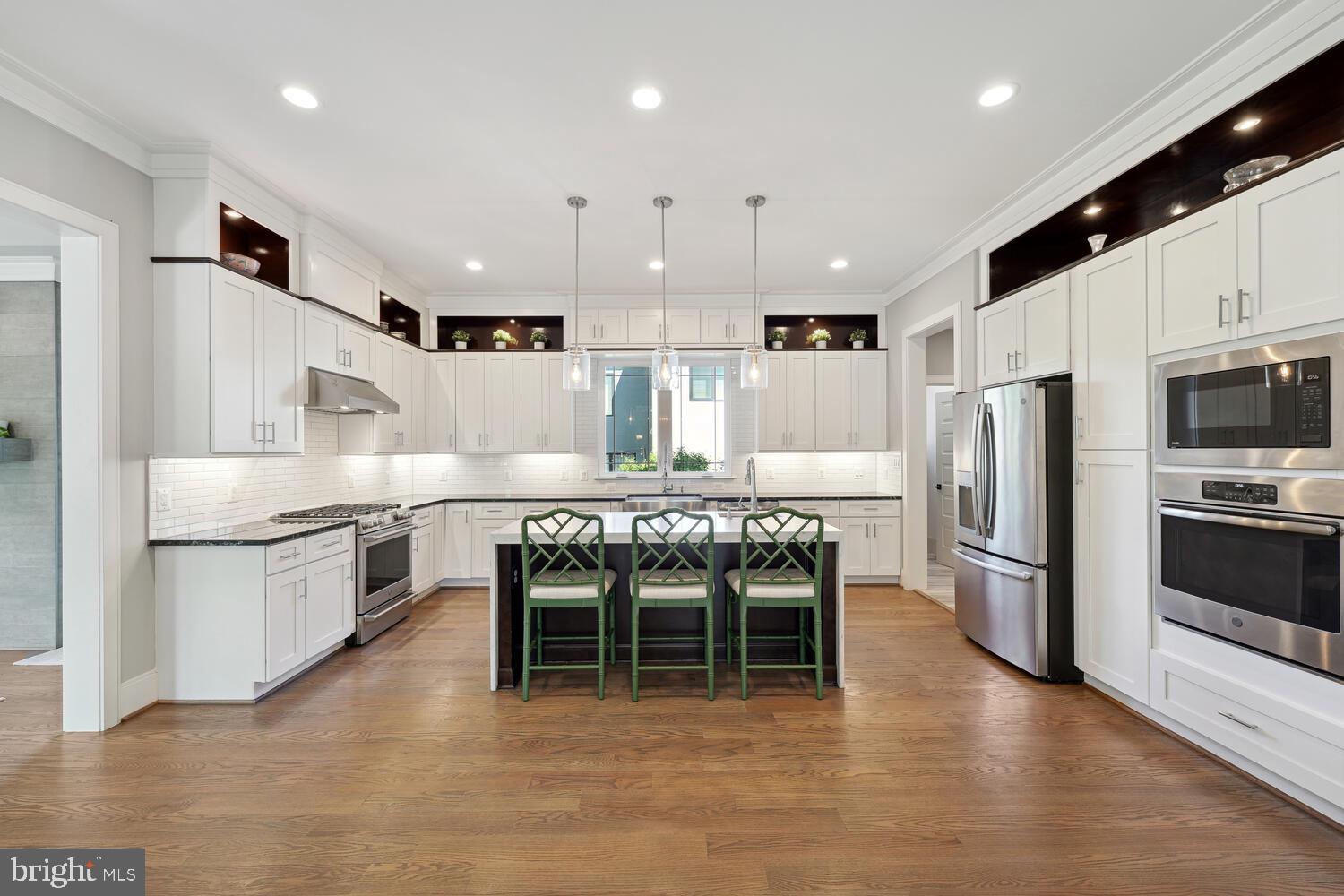 VIENNA WOODS - Residential