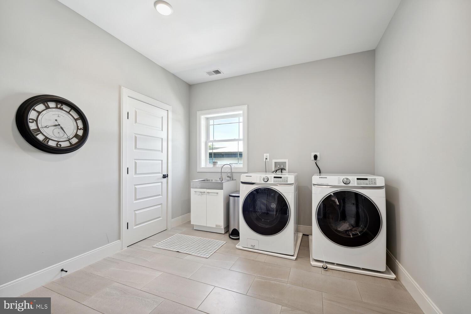 VIENNA WOODS - Residential