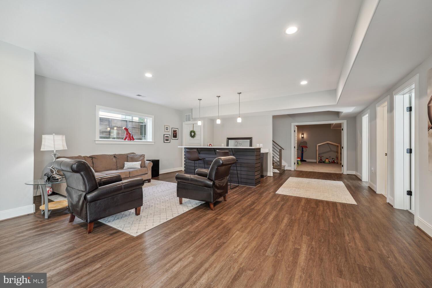 VIENNA WOODS - Residential