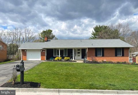 Photo of 329 Wood Avenue, WINCHESTER, VA 22601 (MLS # VAWI2010268)