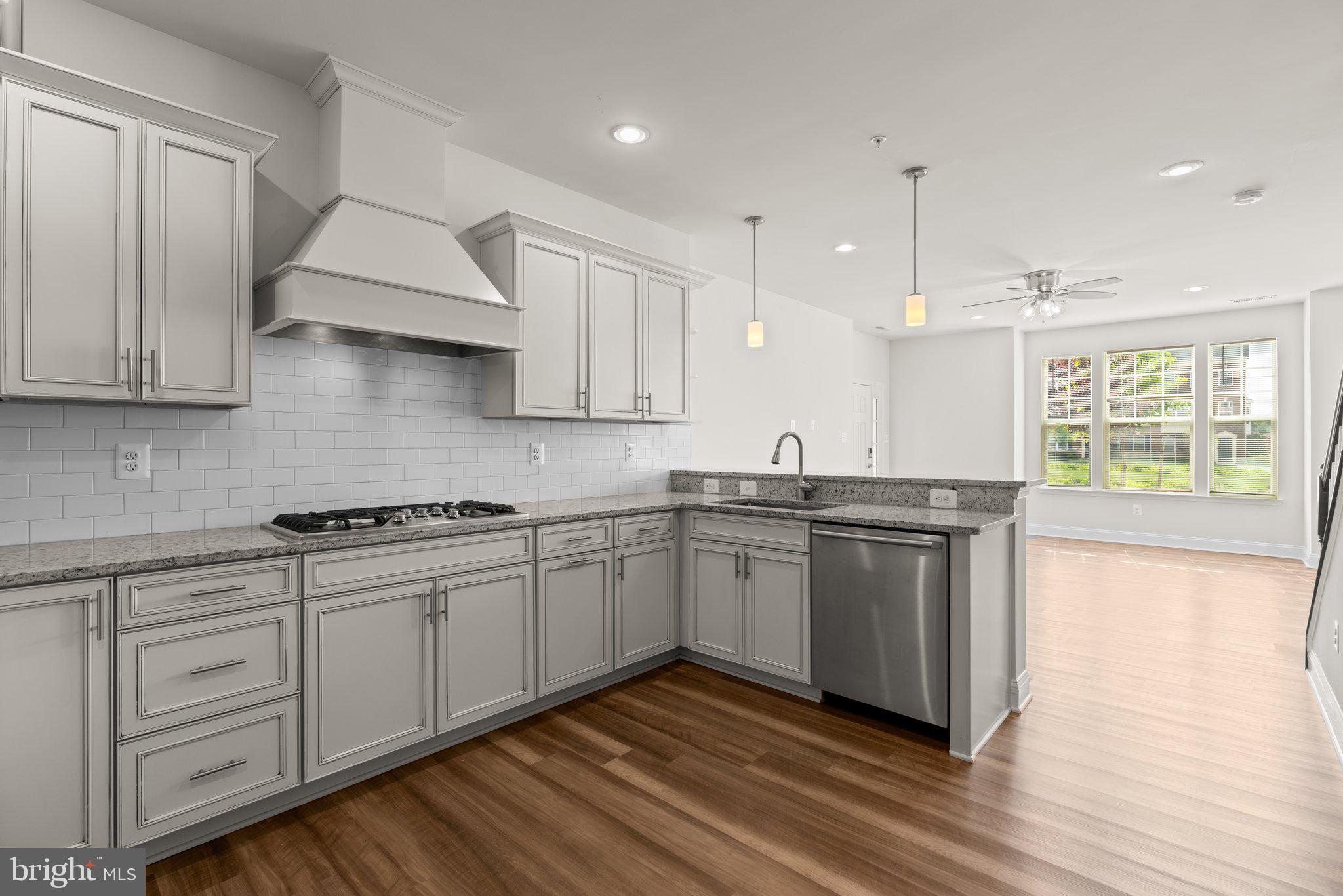 OXFORD SQUARE - Residential Lease