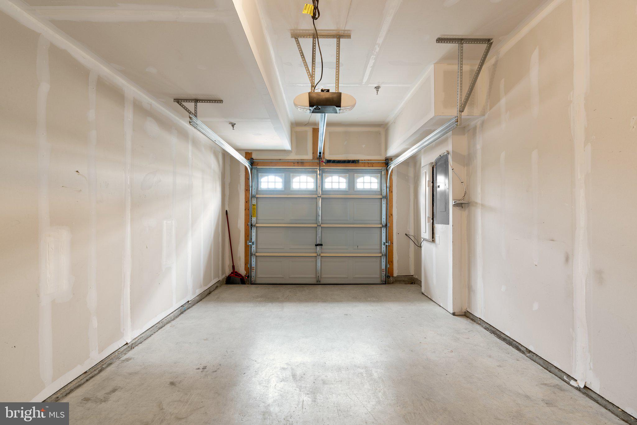 OXFORD SQUARE - Residential Lease