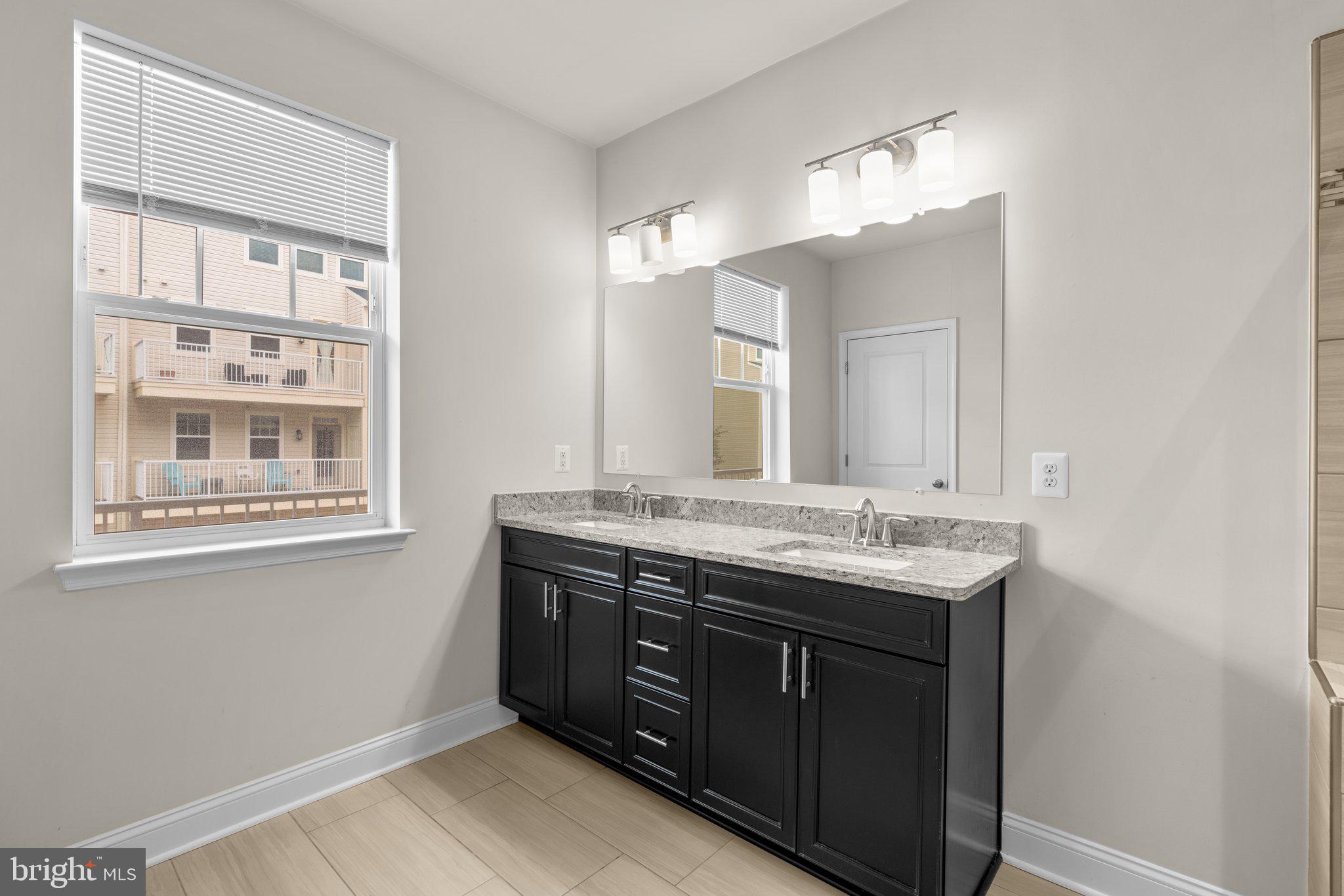 OXFORD SQUARE - Residential Lease