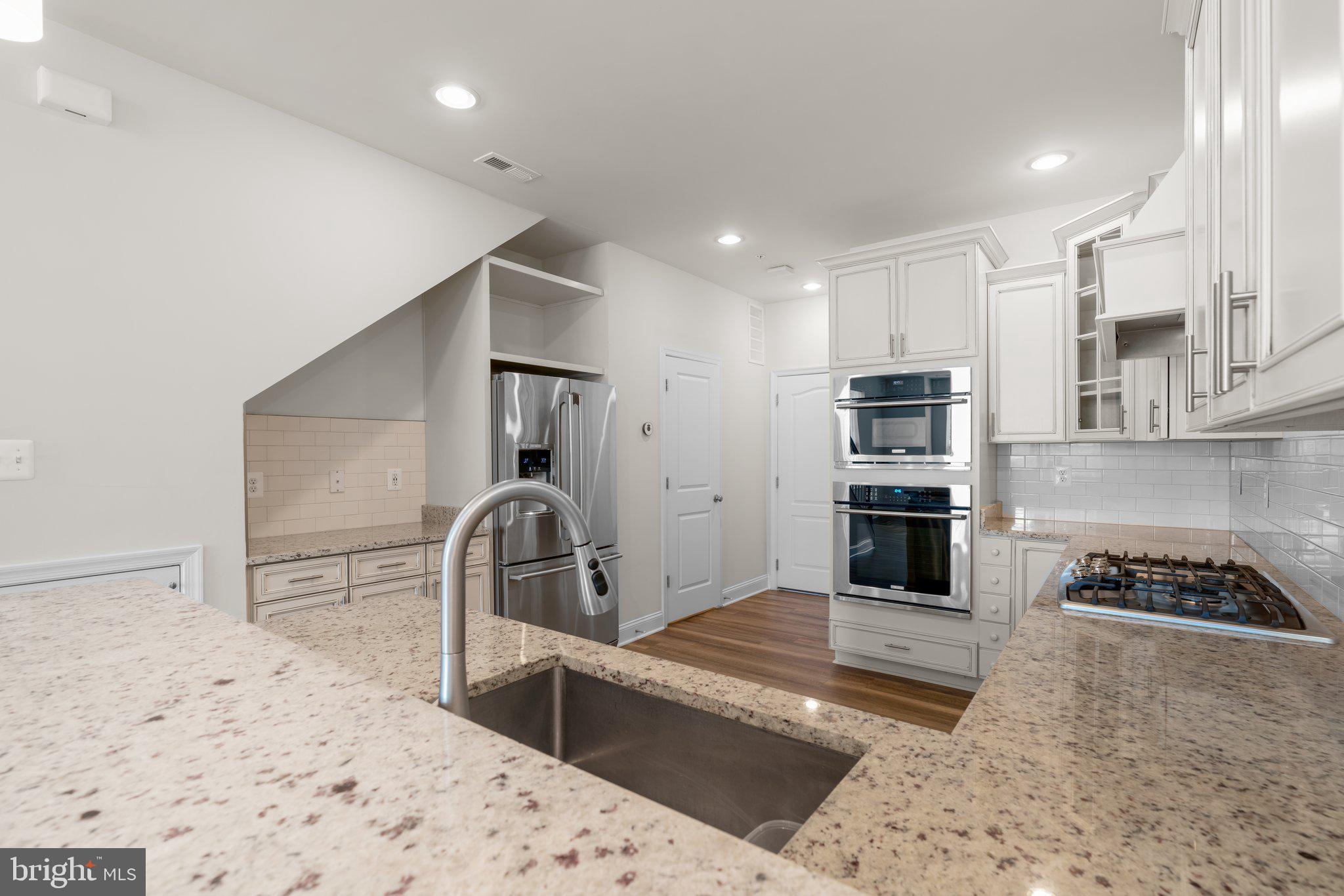 OXFORD SQUARE - Residential Lease