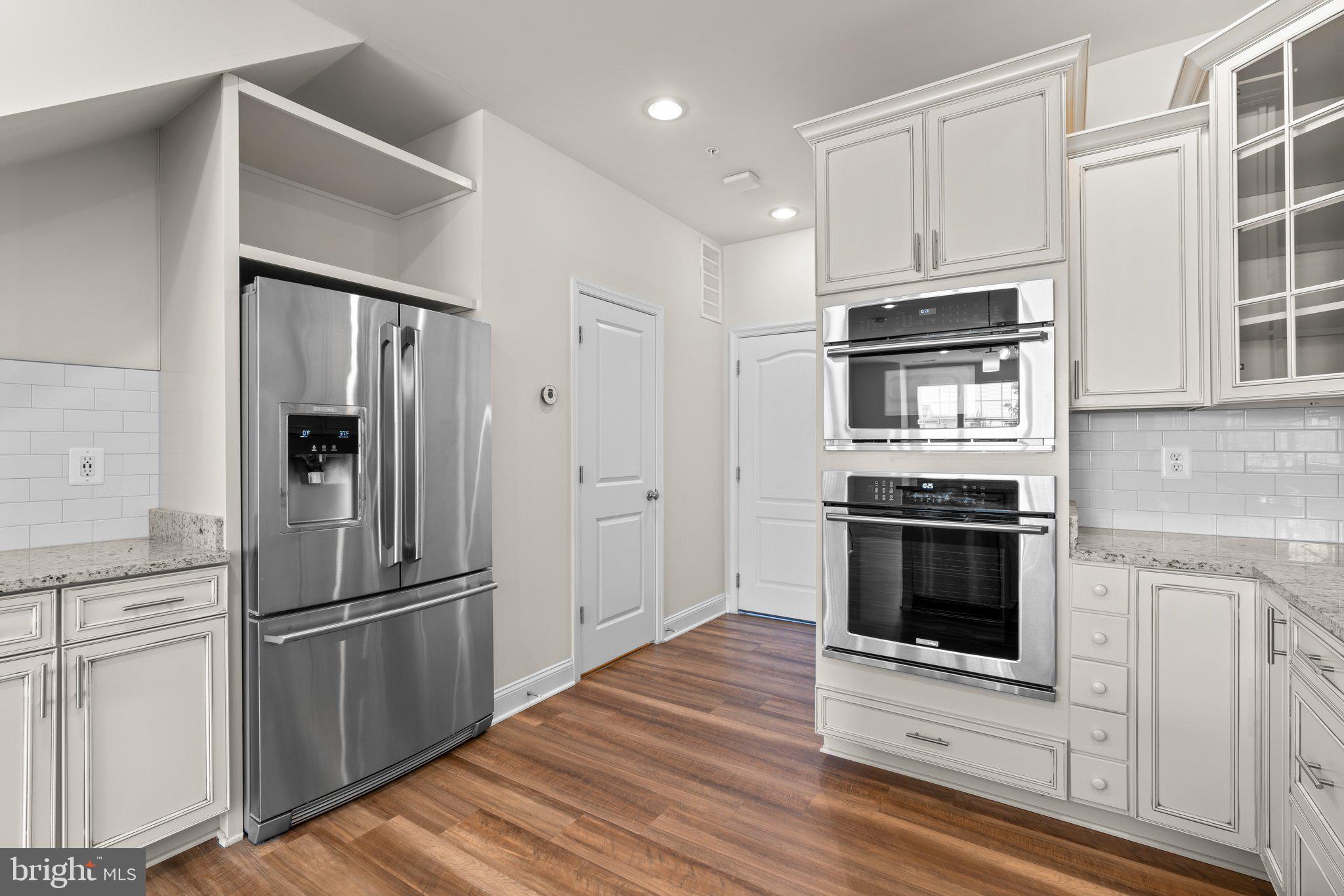 OXFORD SQUARE - Residential Lease