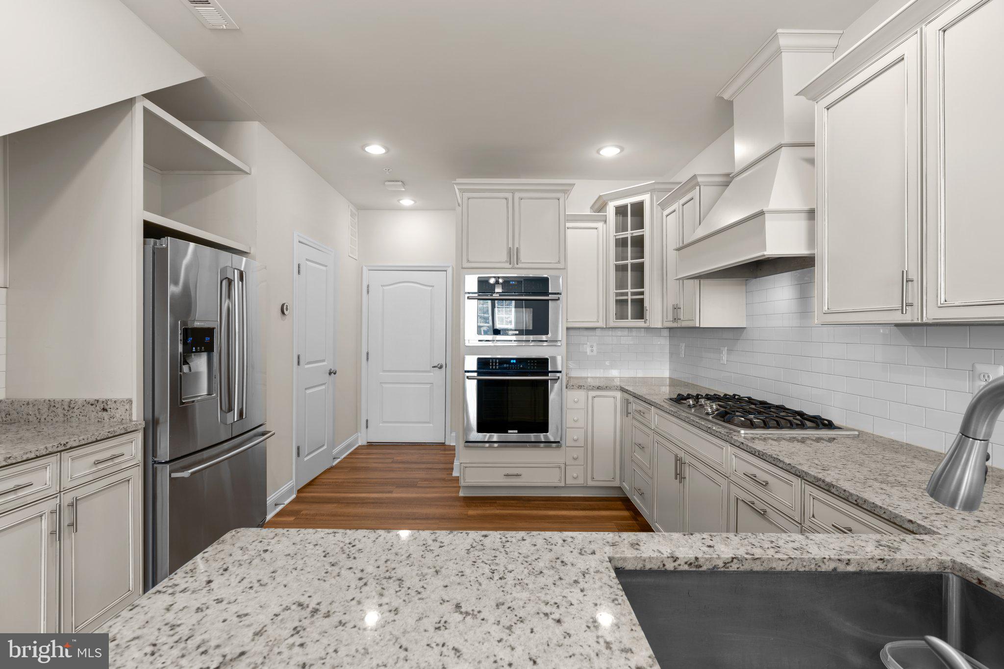 OXFORD SQUARE - Residential Lease