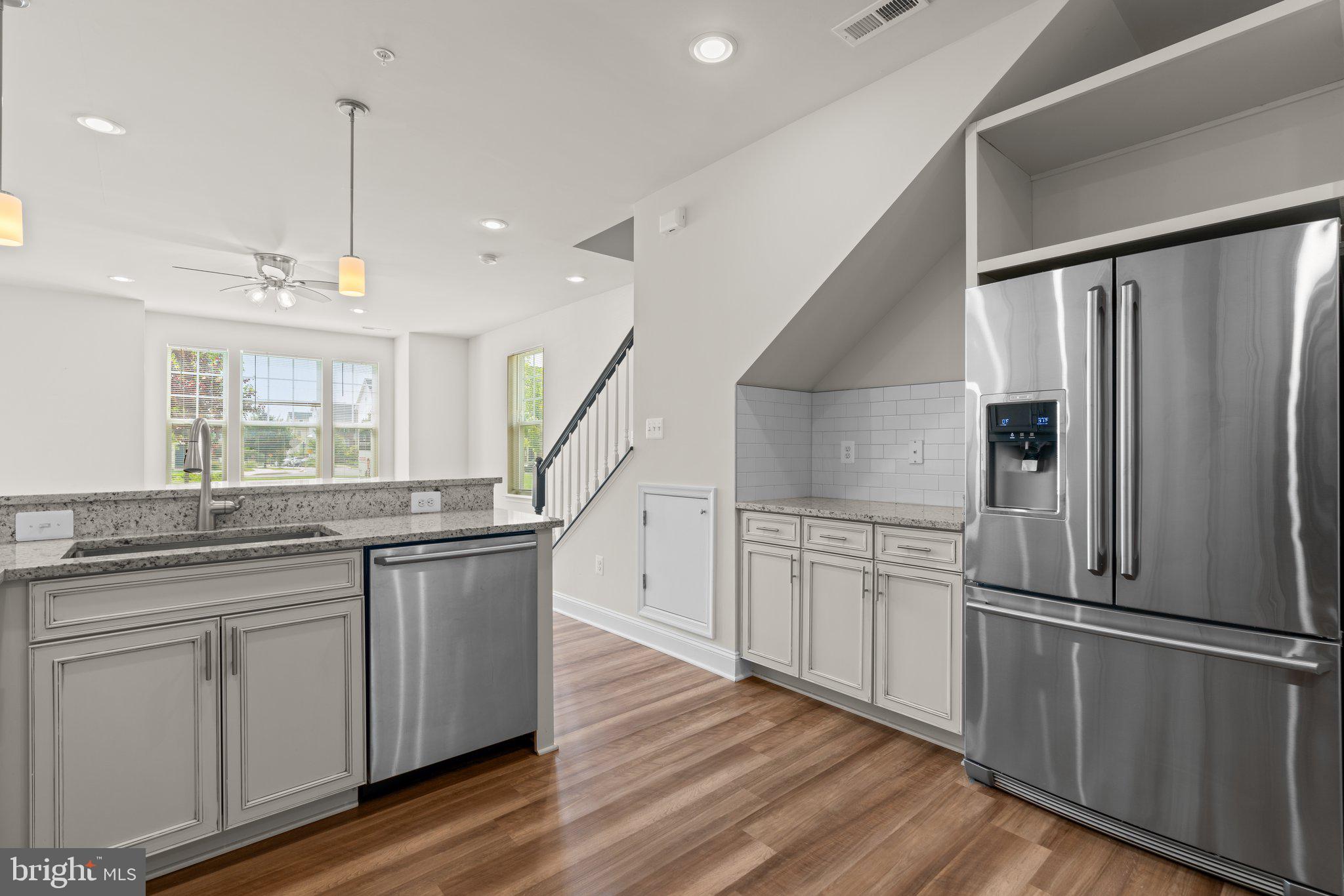 OXFORD SQUARE - Residential Lease