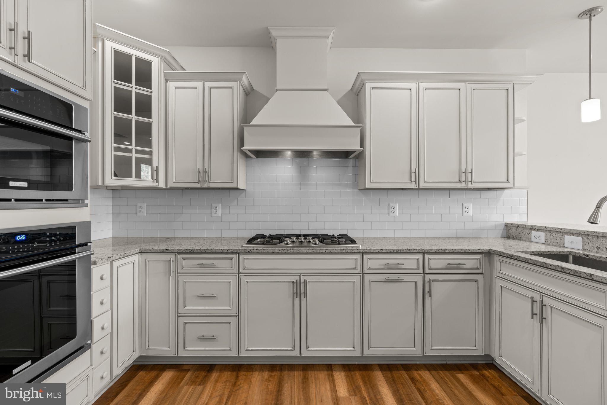 OXFORD SQUARE - Residential Lease