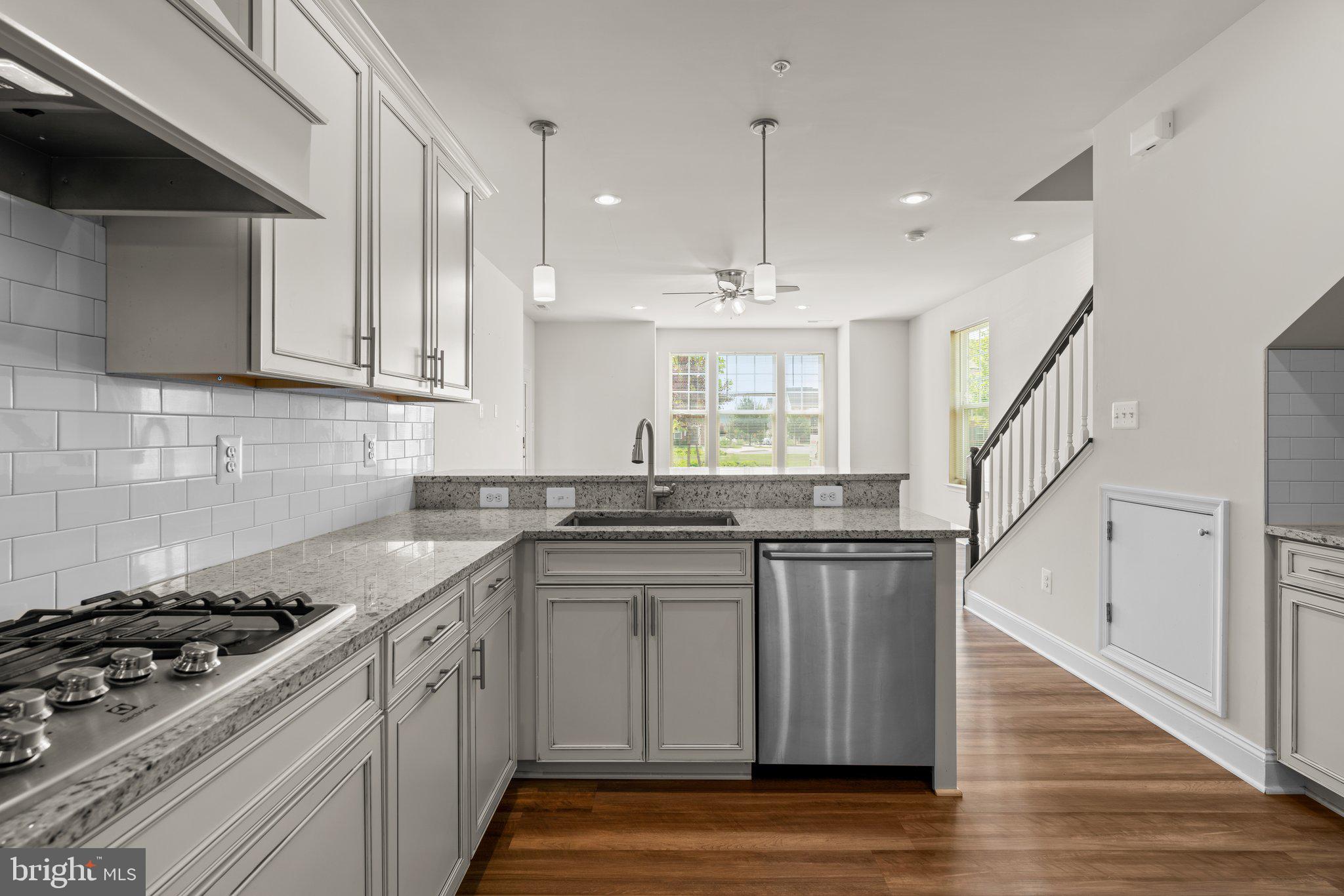 OXFORD SQUARE - Residential Lease