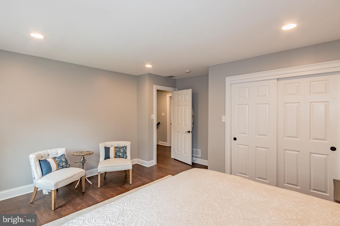 NEWTOWN HUNT - Residential