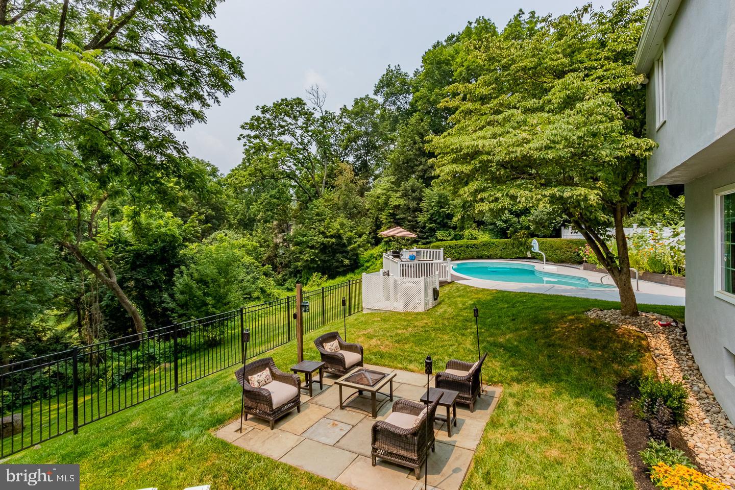 NEWTOWN HUNT - Residential