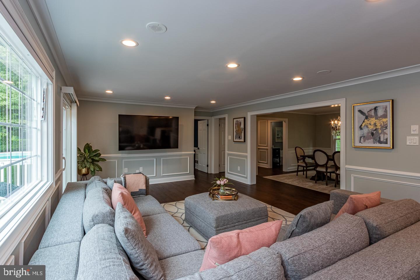 NEWTOWN HUNT - Residential