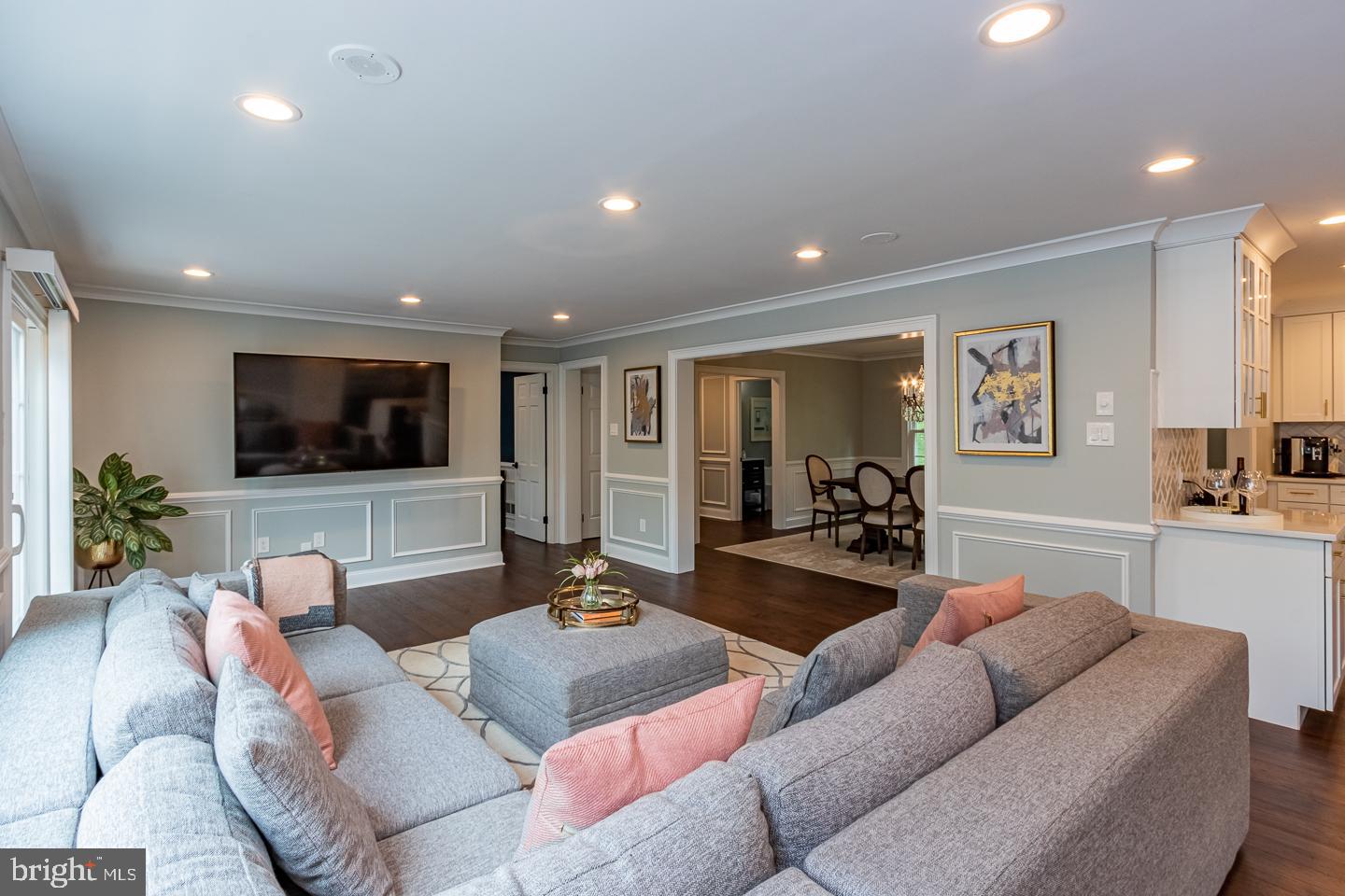 NEWTOWN HUNT - Residential