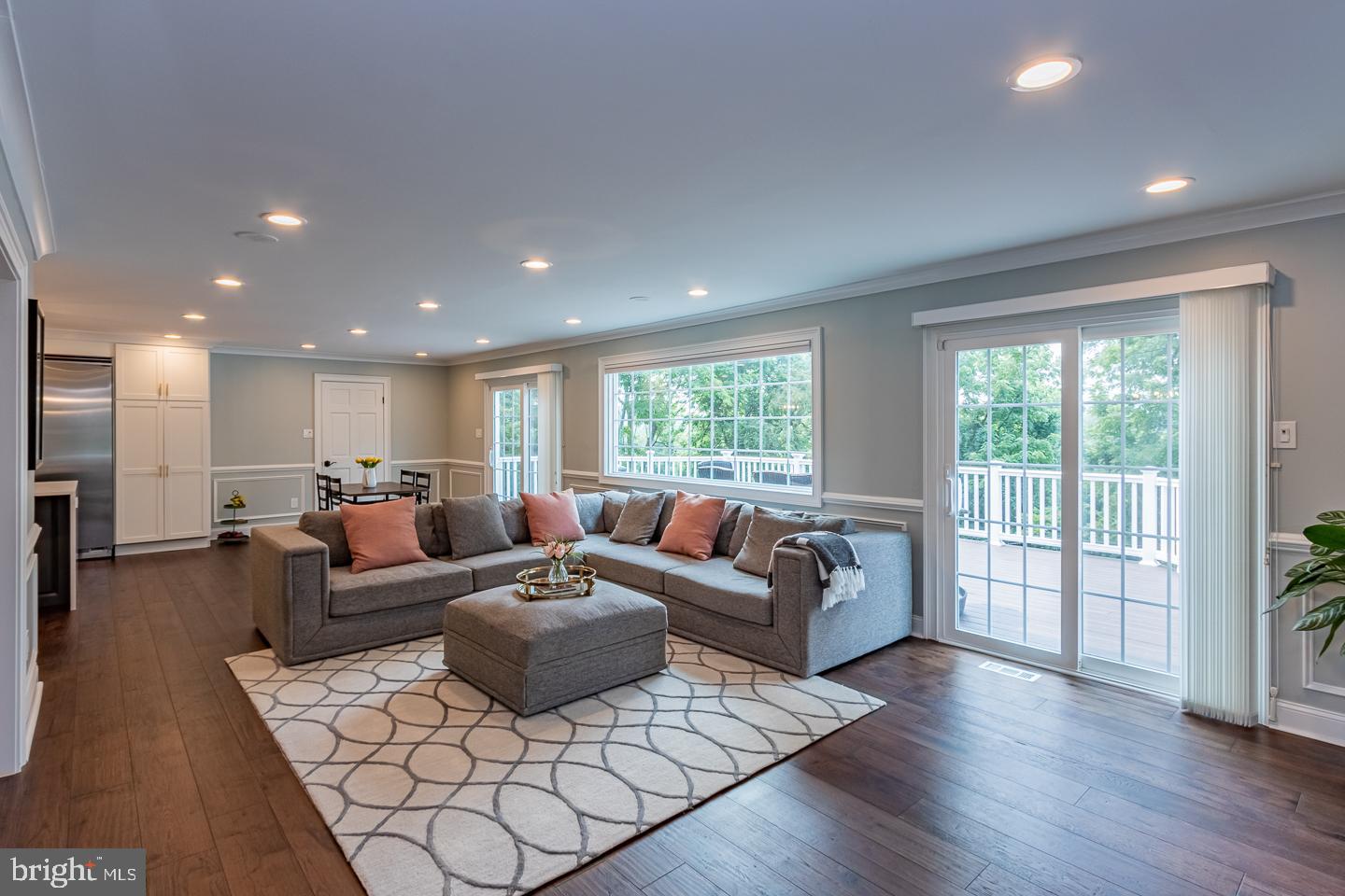 NEWTOWN HUNT - Residential