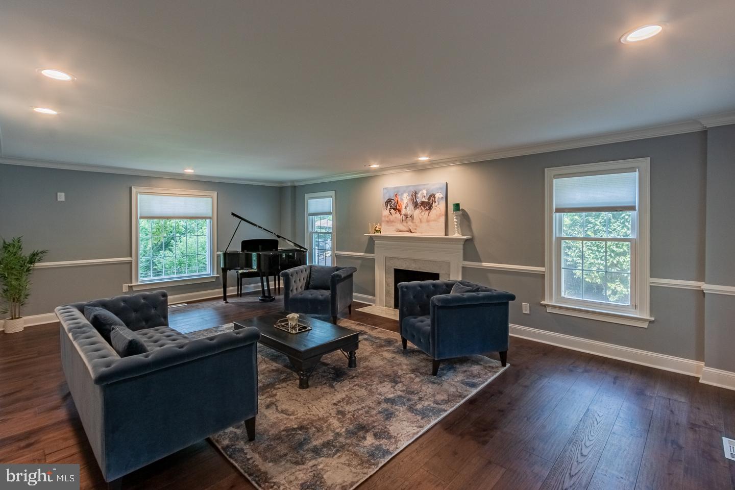 NEWTOWN HUNT - Residential