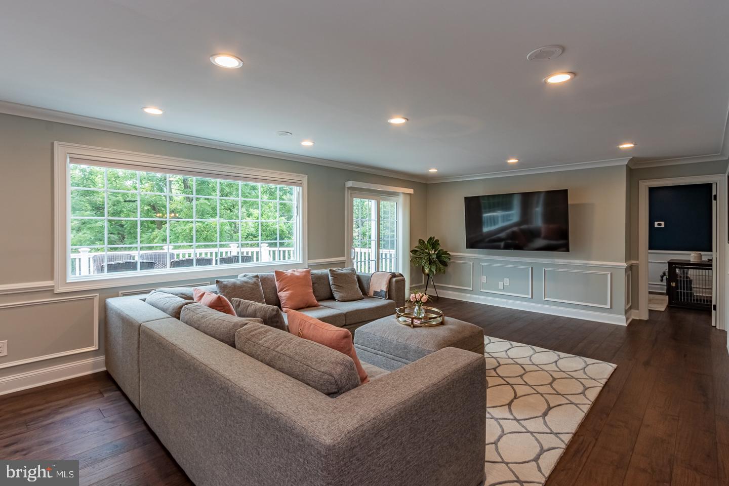 NEWTOWN HUNT - Residential