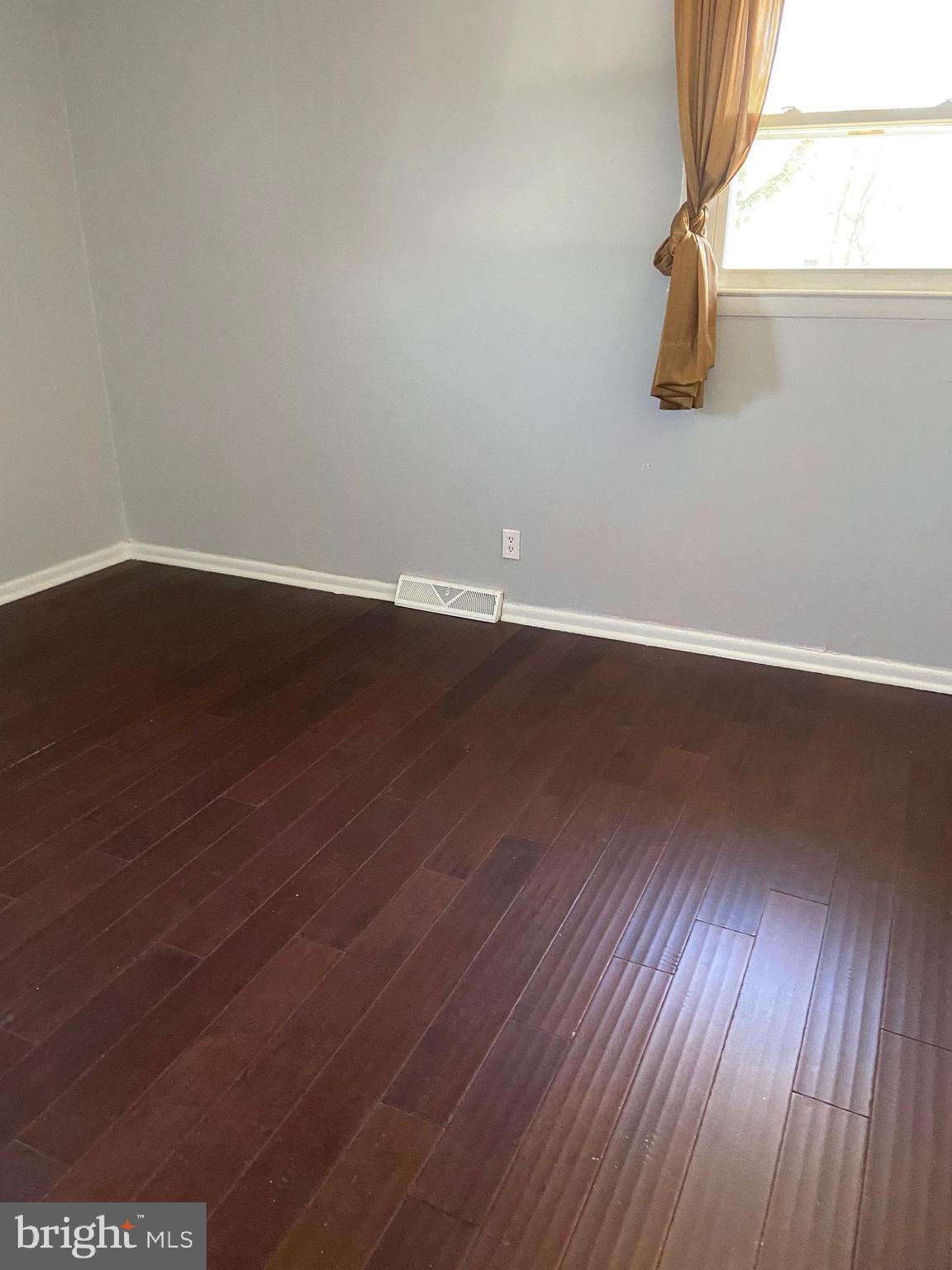 1883 S DUPONT HIGHWAY