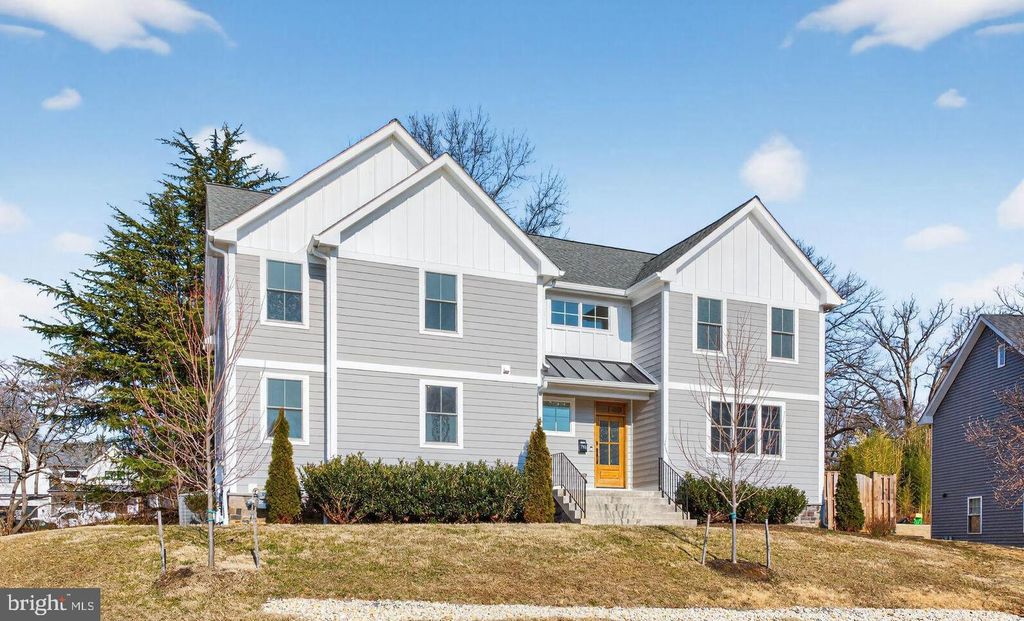 Photo of 7405 Storm Court, FALLS CHURCH, VA 22043 (MLS # VAFX2293208)