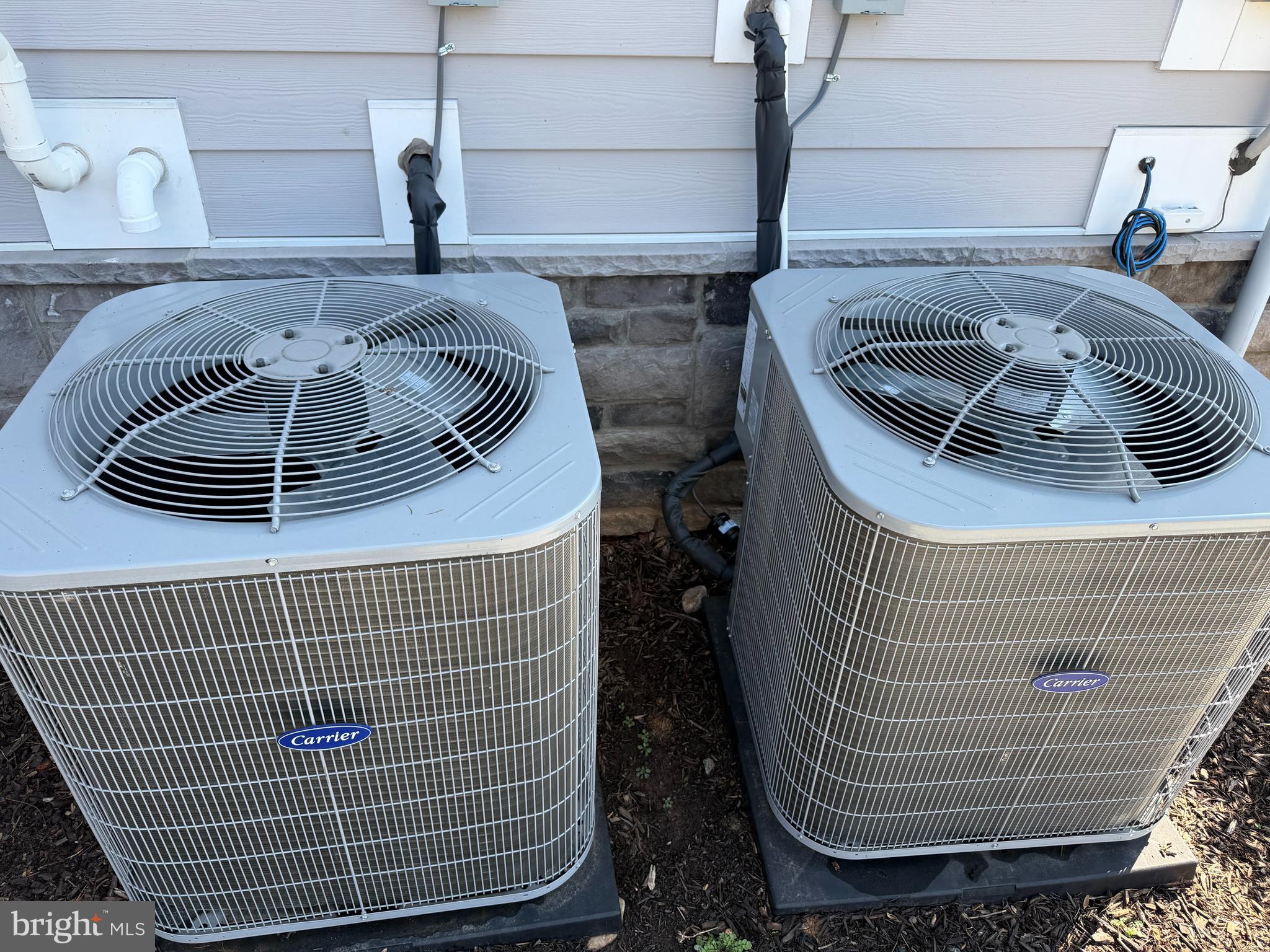 PIMMIT VIEW - Residential