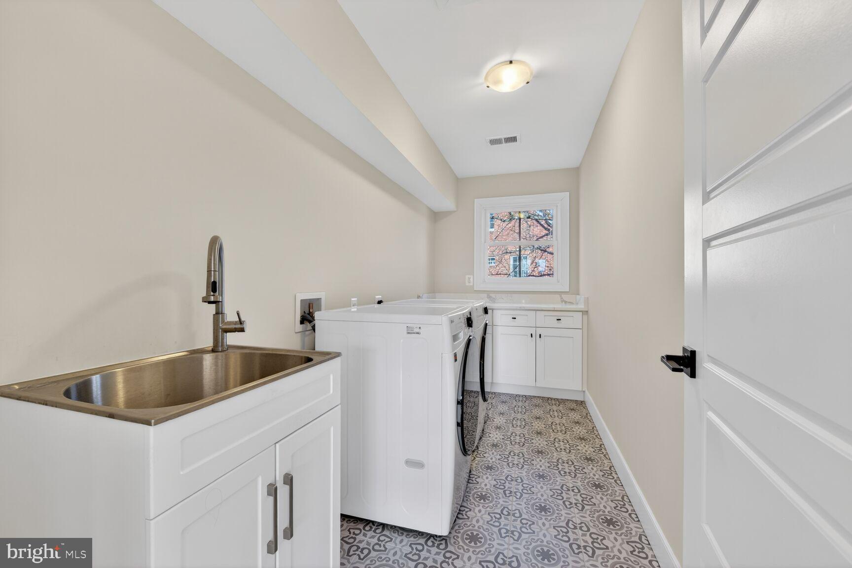 PIMMIT VIEW - Residential