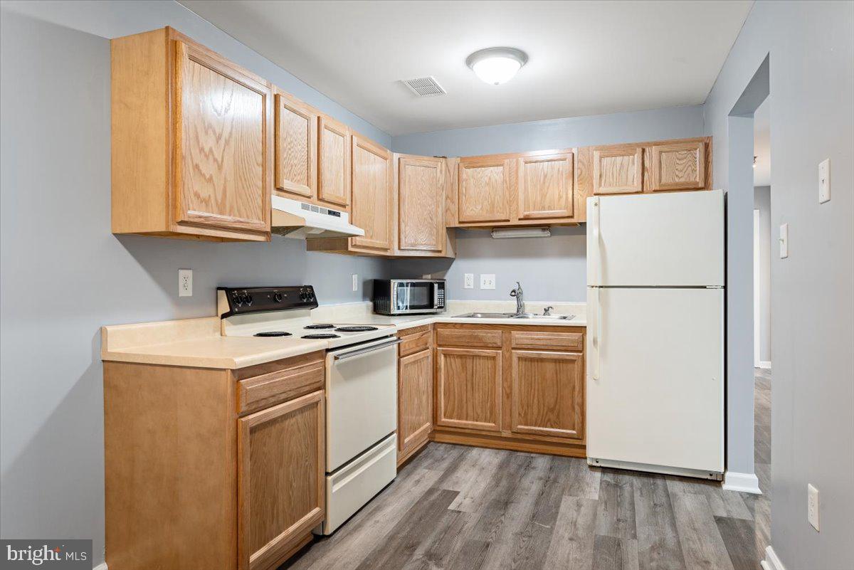 PLEASANT VALLEY ESTATES - Residential Lease