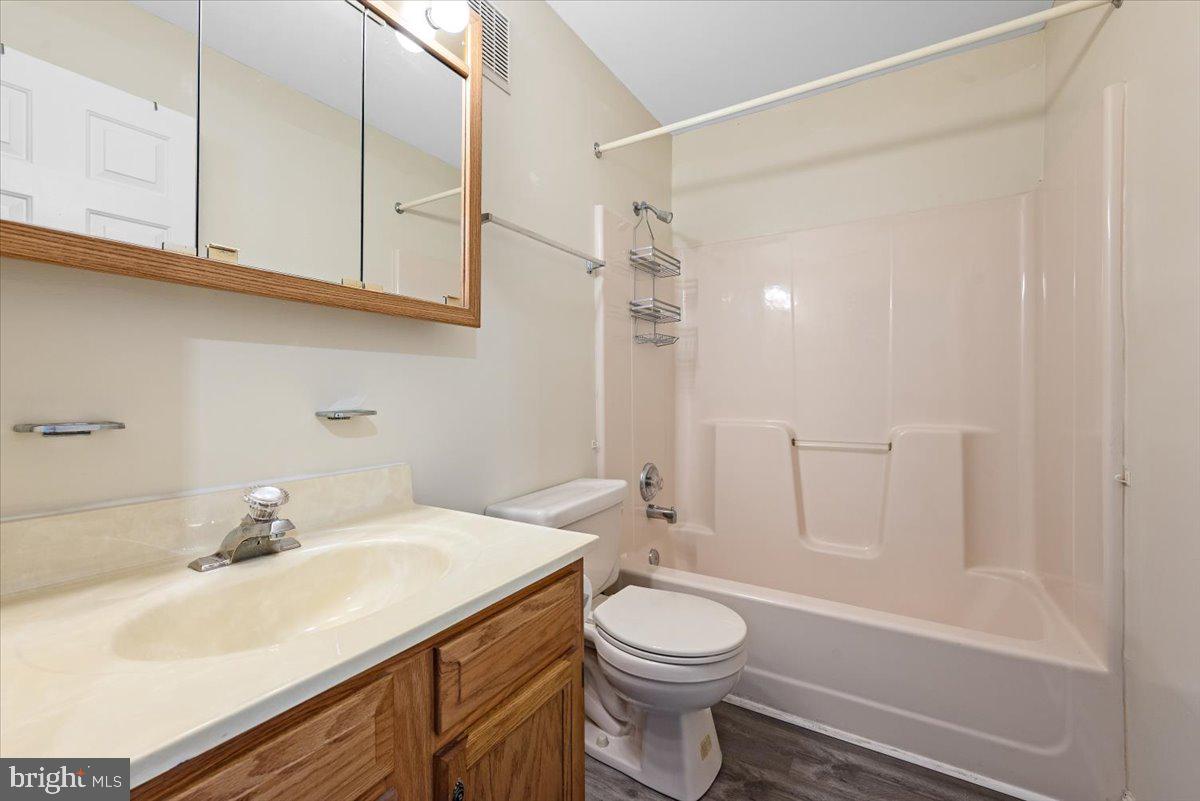 PLEASANT VALLEY ESTATES - Residential Lease