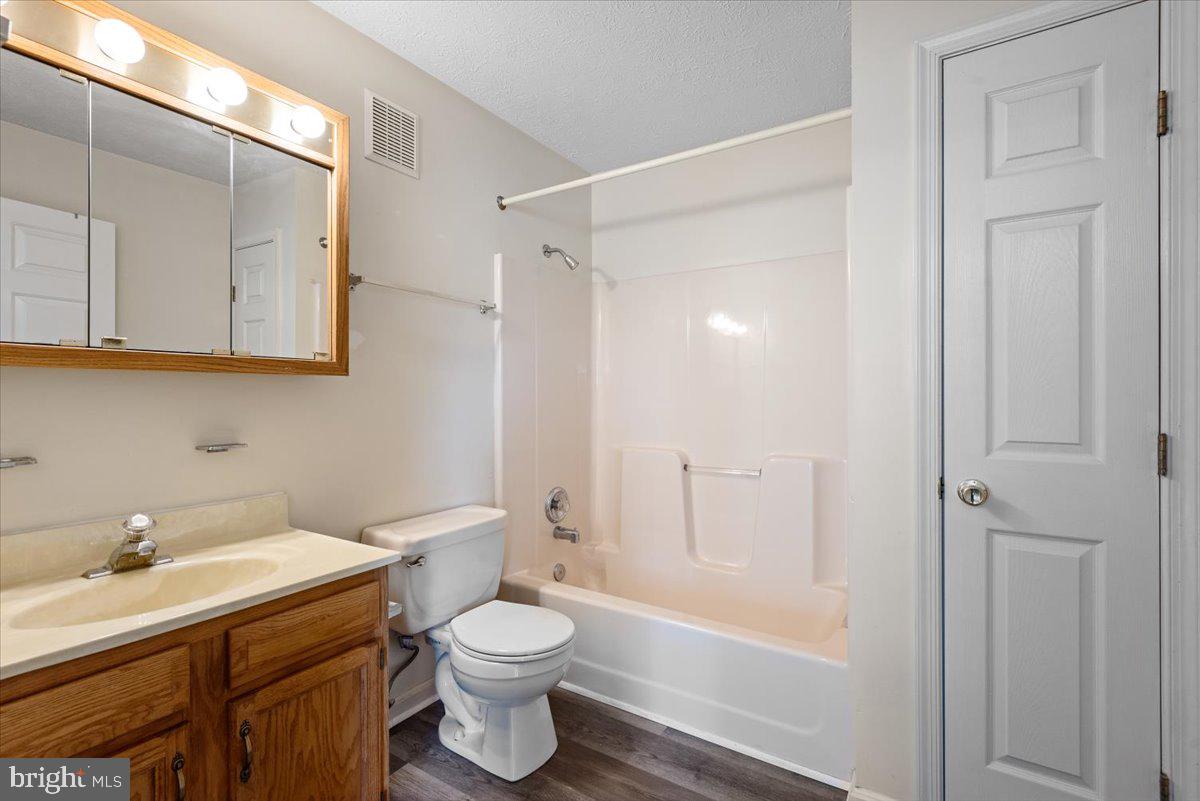 PLEASANT VALLEY ESTATES - Residential Lease