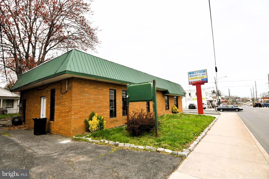 Photo of 301 Springfield Avenue, FOLSOM, PA 19033 (MLS # PADE2088396)