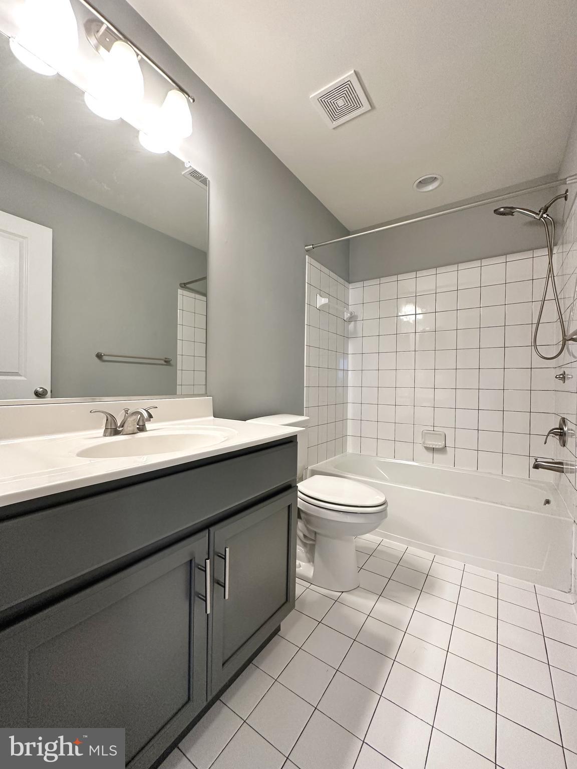 THE VILLAGES OF STEEPLECHASE - Residential Lease