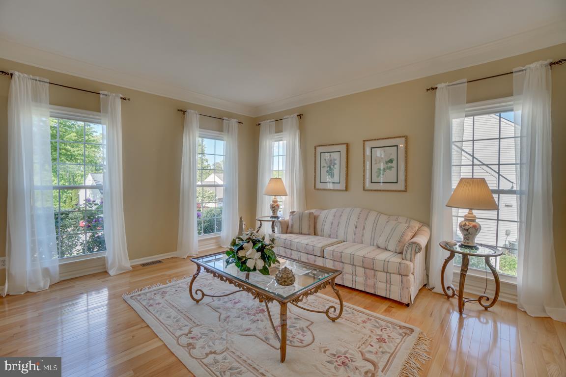 HAMPTON OAKS - Residential