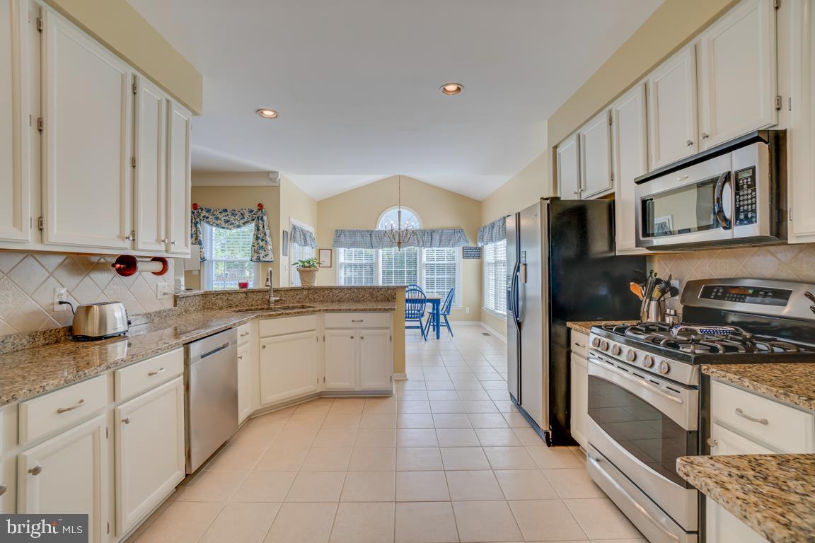 HAMPTON OAKS - Residential