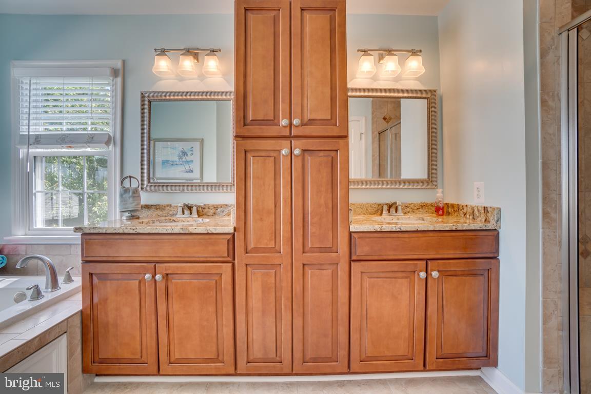 HAMPTON OAKS - Residential