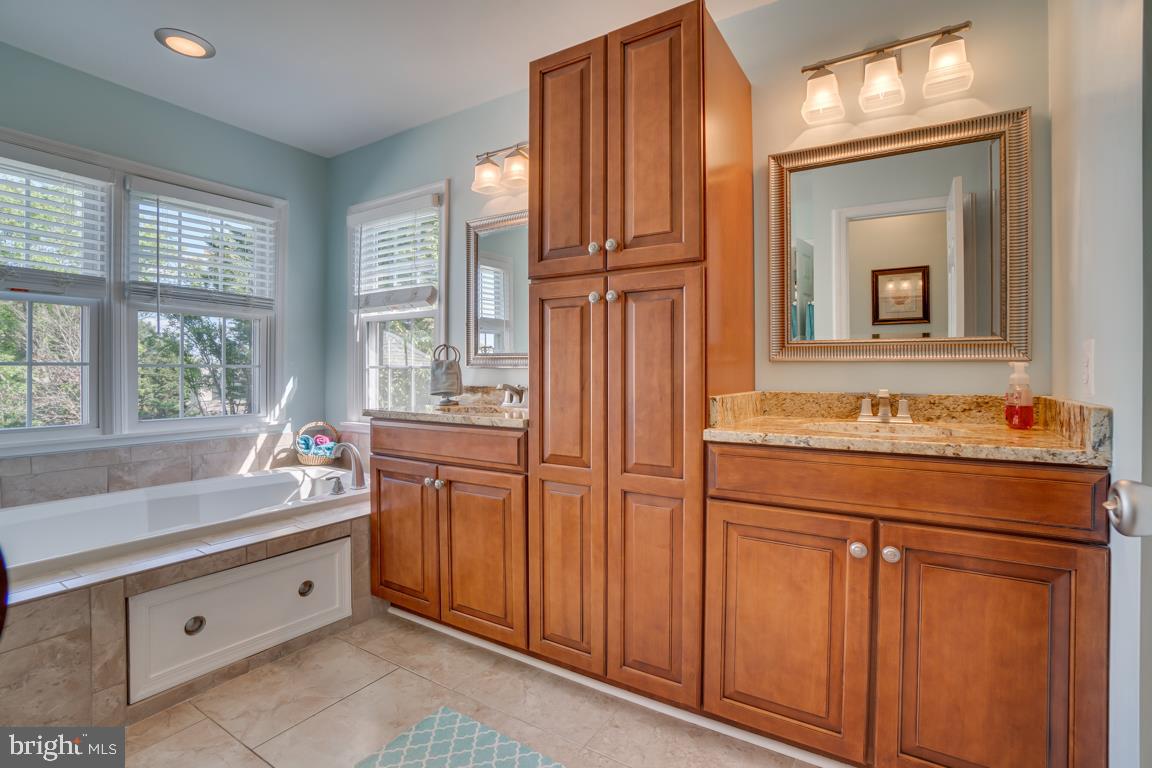 HAMPTON OAKS - Residential